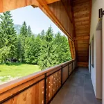 The Woodland Nook - Comfort Two Bedroom With Balcony Apartman