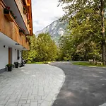 Apartment The Woodland Nook - Comfort Two Bedroom With Balcony