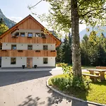 The Woodland Nook - Comfort Two Bedroom With Balcony *