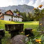The Woodland Nook - Comfort Two Bedroom With Balcony Apartman *