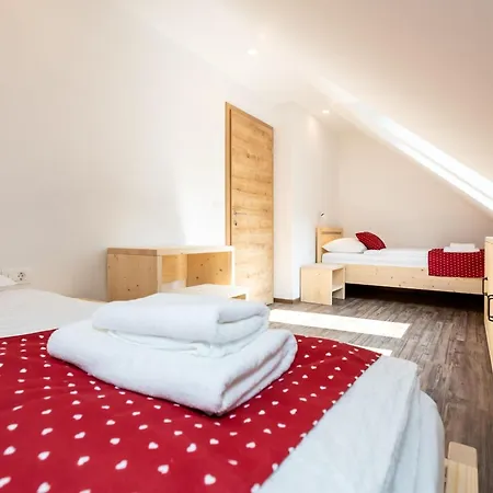 The Woodland Nook - Comfort Two Bedroom With Balcony *