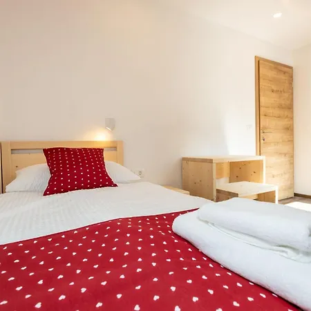 Apartman The Woodland Nook - Comfort Two Bedroom With Balcony