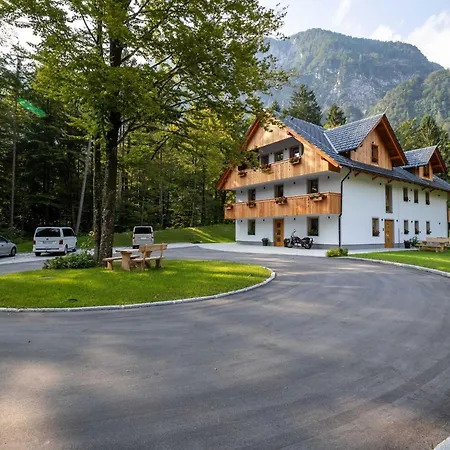 The Woodland Nook - Comfort Two Bedroom With Balcony *