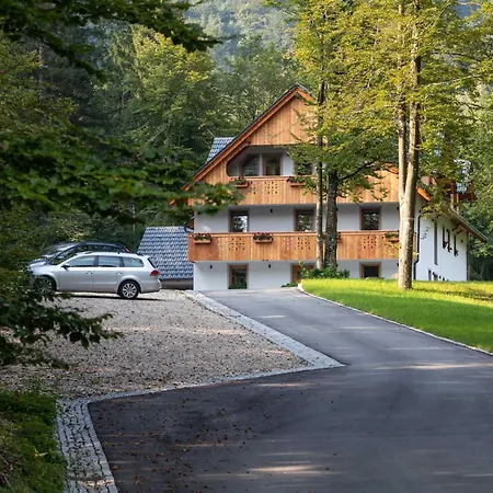 The Woodland Nook - Comfort Two Bedroom With Balcony Apartmán Bohinj