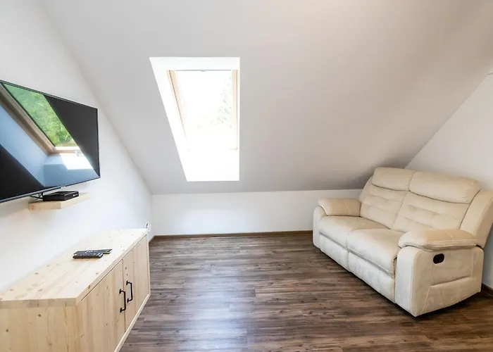 Апартаменты The Woodland Nook - Comfort Two Bedroom With Balcony Бохинь