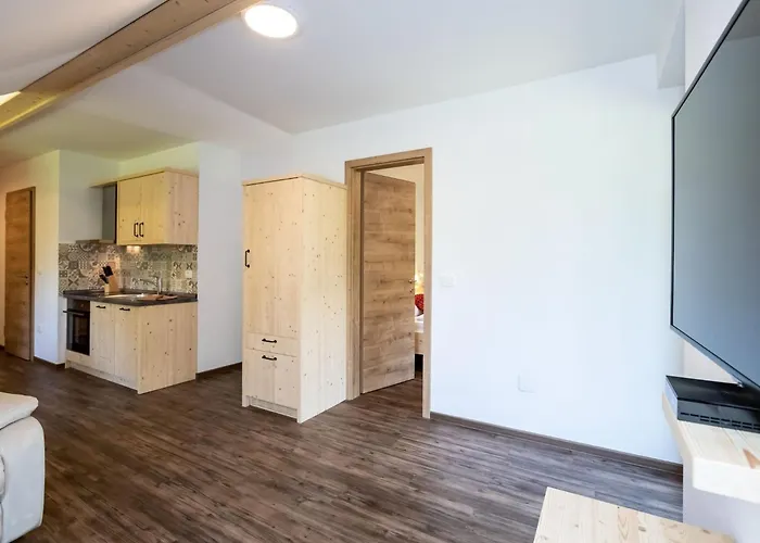 Апартаменты The Woodland Nook - Comfort Two Bedroom With Balcony Бохинь