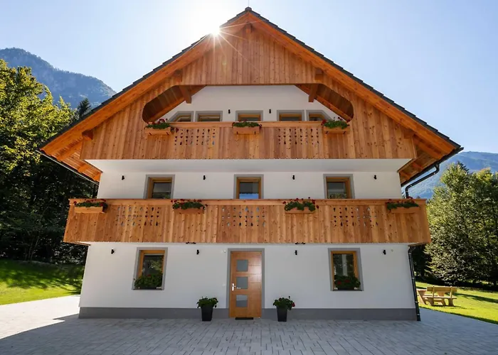 Апартаменты The Woodland Nook - Comfort Two Bedroom With Balcony *